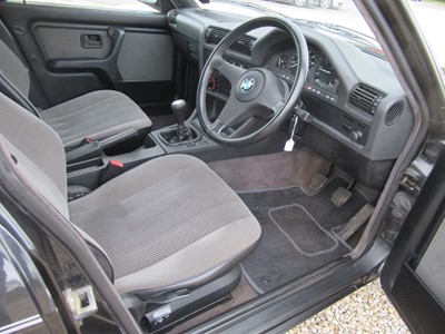 Lot 8 - 1993 BMW E30 318 Touring Manual Registration...