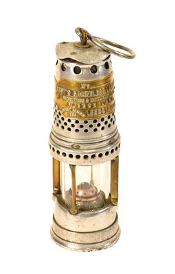 Lot 89 - Best's Gauzeless Lamp Co. Ltd Mining Lamp