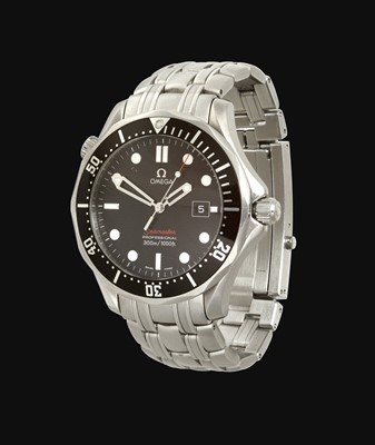 Lot 2182 - Omega: A Stainless Steel Calendar Centre Seconds Wristwatch
