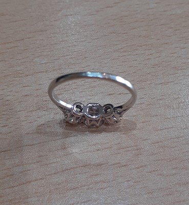 Lot 2061 - A Diamond Three Stone Ring the graduated round...