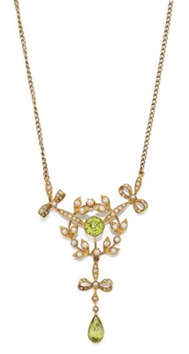 Lot 2040 - An Edwardian Peridot and Split Pearl Necklace