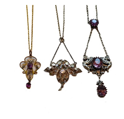 Lot 378 - An amethyst and split pearl pendant on chain,...