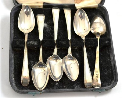 Lot 349 - Set of six William IV silver teaspoons, London 1842, cased