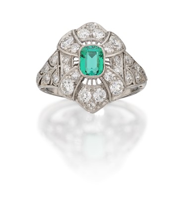 Lot 2070 - An Emerald and Diamond Ring