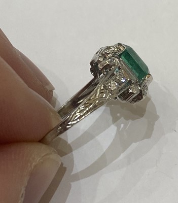 Lot 2260 - An Emerald and Diamond Ring