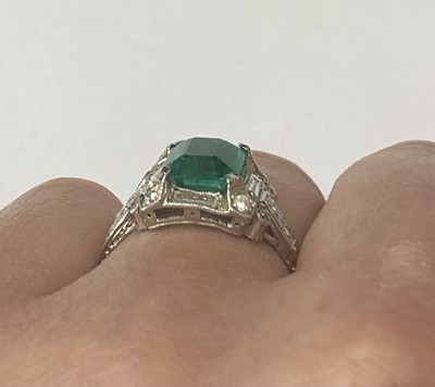 Lot 2260 - An Emerald and Diamond Ring