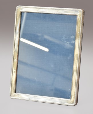 Lot 105 - 1994 sterling silver 7x5 photoframe