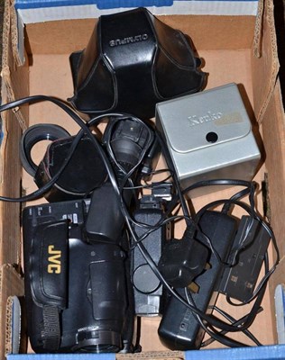 Lot 412 - Compact VHS camera etc