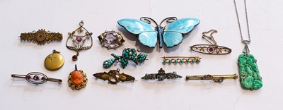 Lot 141 - A collection of jewellery including a 9 carat...