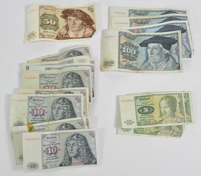 Lot 492 - 80 x World Banknotes, mostly European second...