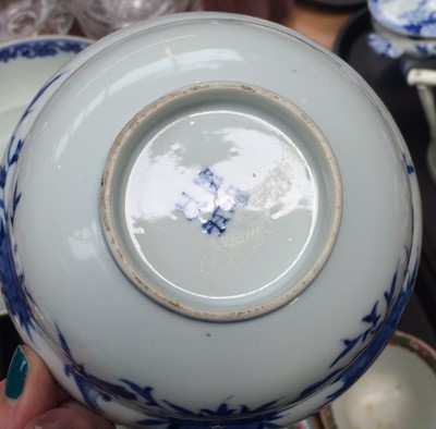 Lot 257 - A Chinese Qianlong blue and white plate, a...