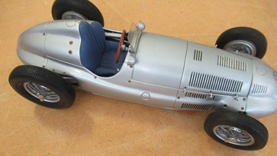 Lot 19 - CMC 1:18 Scale Models, Maserati 250F, Mercedes-...