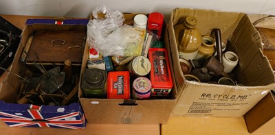 Lot 1206 - A quantity of household kitchenalia including;...