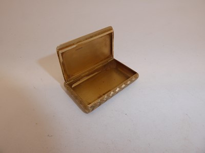 Lot 2076 - An Elizabeth II Gold Pill-Box