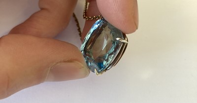 Lot 2086 - An Aquamarine Necklace