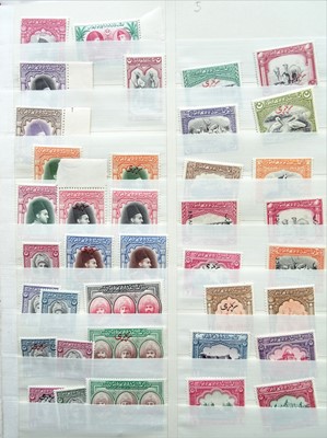 Lot 115 - India and States