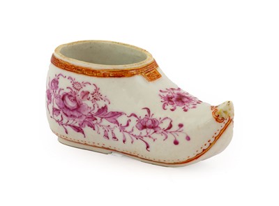 Lot 153 - A Chinese porcelain miniature shoe, Qianlong,...