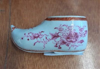 Lot 131 - A Chinese porcelain miniature shoe, Qianlong,...