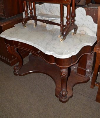 Lot 538 - Victorian mahogany washstand with marble mount