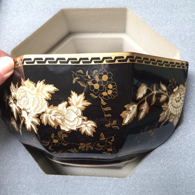 Lot 302 - A Wedgwood black Tonquin commemorative...