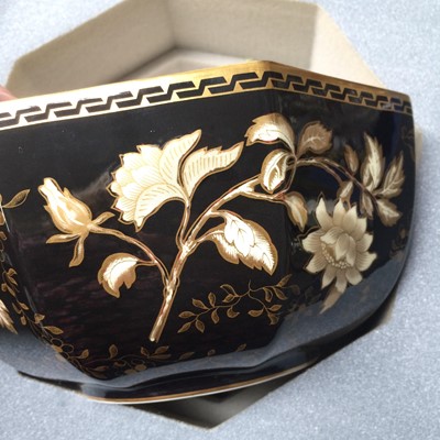 Lot 302 - A Wedgwood black Tonquin commemorative...