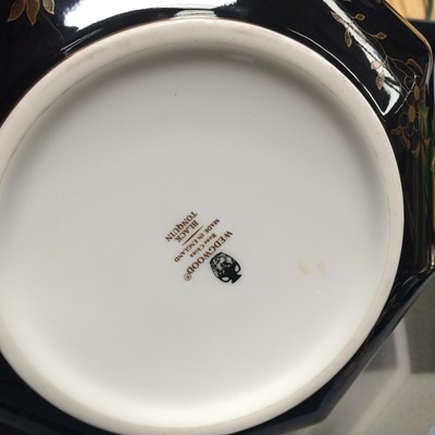 Lot 302 - A Wedgwood black Tonquin commemorative...