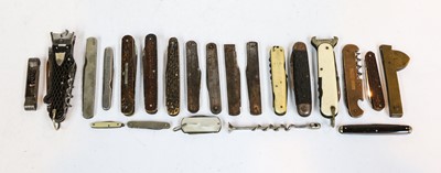 Lot 115 - Collection of assorted pen knives and...