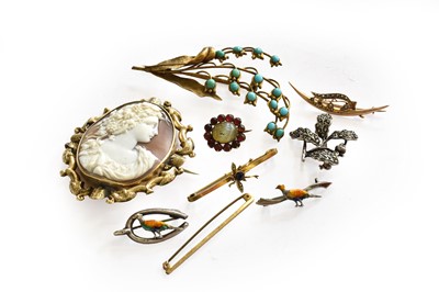 Lot 223 - Two 9 carat gold brooches including a split...