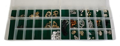 Lot 130 - A quantity of costume jewellery including...