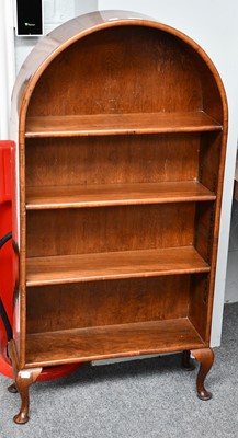 Lot 1147 - A small 1920s dome topped open bookcase 60cm...