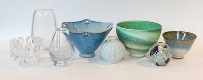 Lot 42 - A quantity of art glass, studio pottery and...