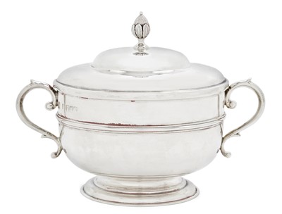 Lot 2257 - A Victorian Silver Porringer and Cover