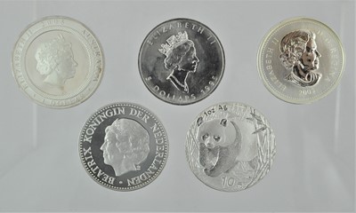 Lot 205 - 5 x World Silver Coins, comprising: Australia,...