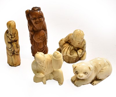 Lot 279 - A Japanese Edo period carved ivory netsuke...