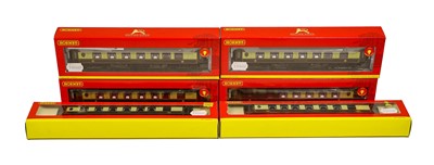 Lot 168 - Hornby (China) Pullman Coaches With Lights