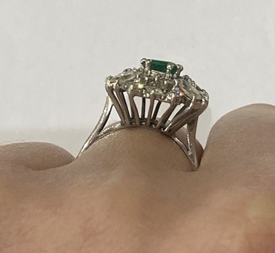 Lot 2295 - An 18 Carat White Gold Emerald and Diamond Cluster Ring