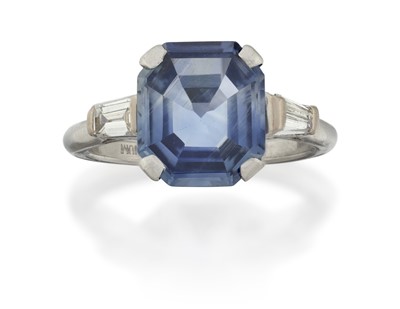 Lot 2340 - A Sapphire and Diamond Ring