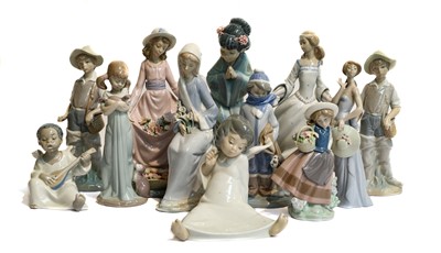 Lot 139 - Lladro figures including one formed as a Bijin...