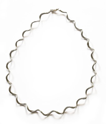 Lot 111 - An 18 carat gold wirework necklace, length 40cm