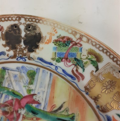 Lot 140 - A Cantonese Porcelain Plate, late Qing Dynasty,...