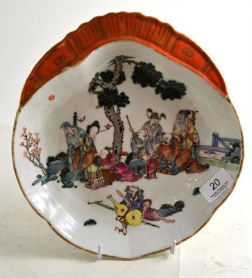 Lot 20 - A Chinese shell-shaped dish with a group of figures to the centre