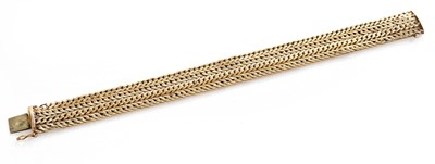 Lot 33 - A 9 carat gold bracelet, length 20.5cm (a.f.)