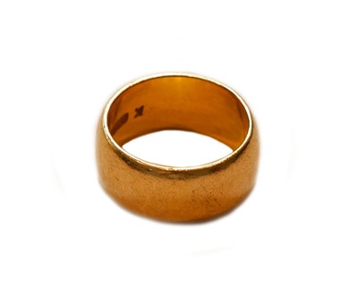 Lot 268 - A 22 carat gold band ring, finger size M