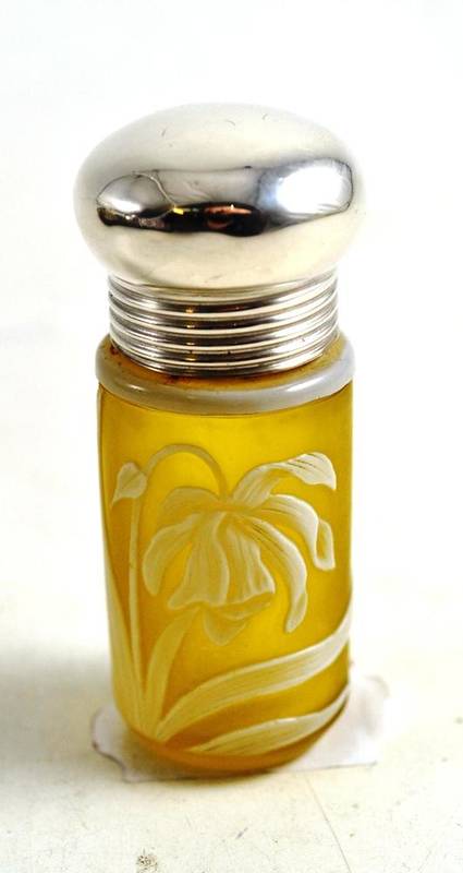 Lot 80 - Webb style cameo glass scent bottle