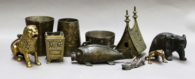 Lot 147 - A quantity of ornamental items including a...