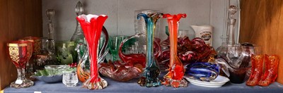 Lot 268 - A collection of assorted glassware, mainly art...