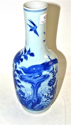 Lot 105 - A Chinese blue and white vase