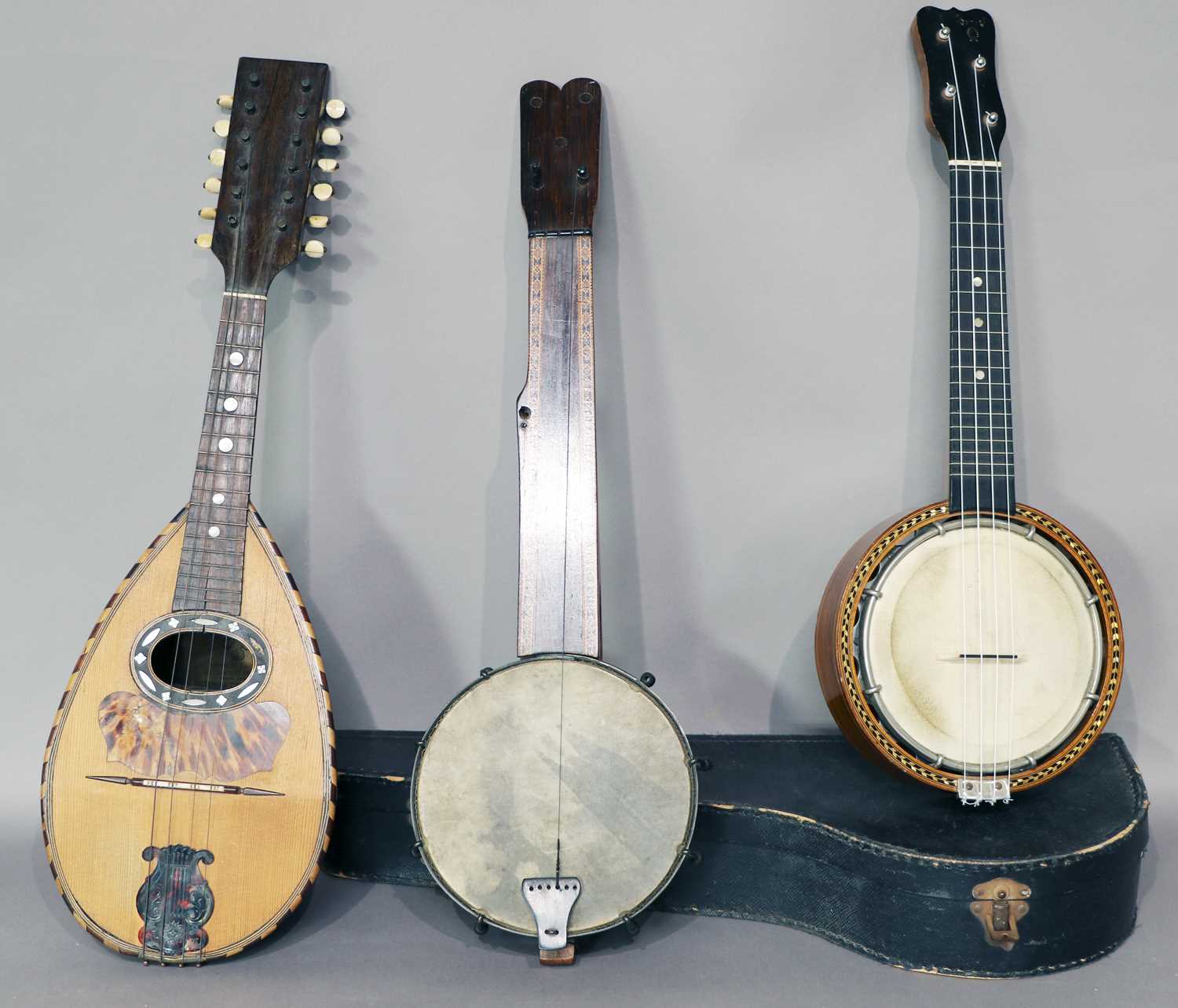 Lot 143 - Banjolele