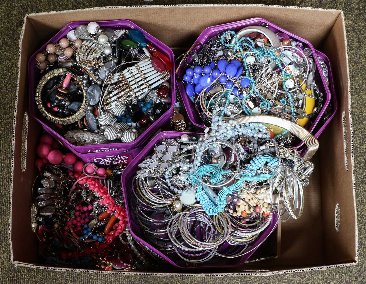 Lot 105 - A quantity of costume jewellery including...