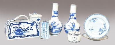 Lot 283 - A pair of Chinese blue and white bottle vases,...